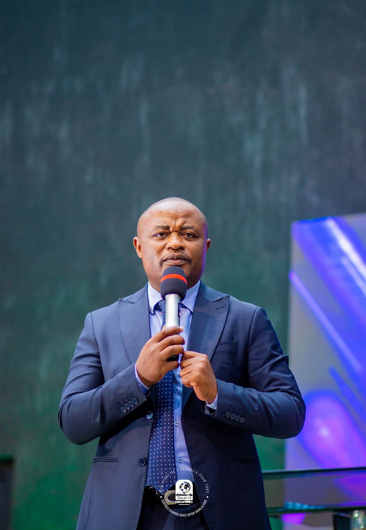 Bishop Bidou LAMBA LAMBA : Un Architecte d’Espérance au Cœur de la Transformation Sociale Auréolé Par la Chaîne Boostage Radio et Télévision